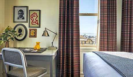 Graduate King Room with Bay View