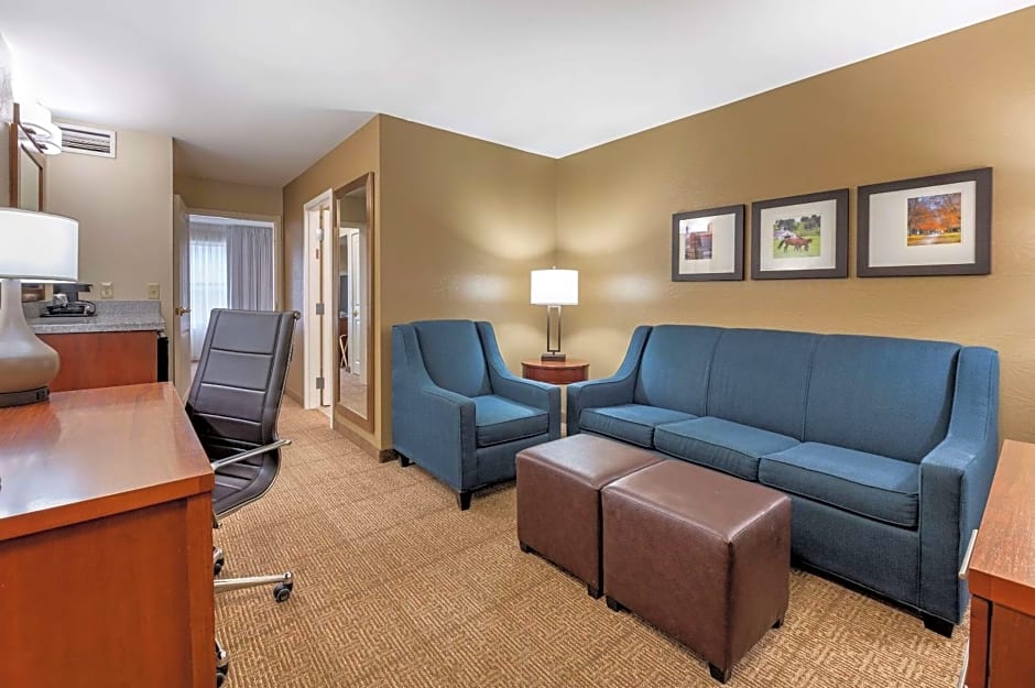 Comfort Inn & Suites Northern Kentucky