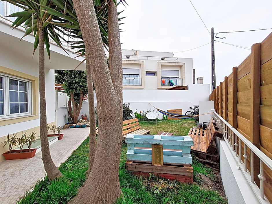 Cloud to Chill Surfhouse Baleal