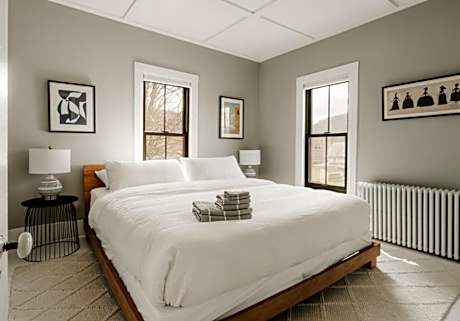 Deluxe Queen Room
