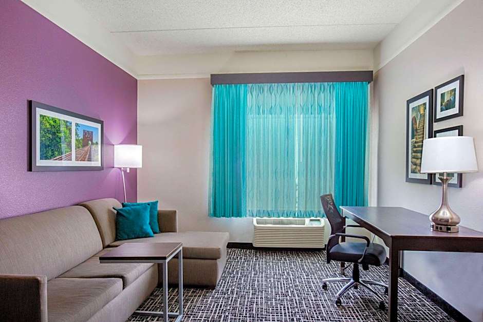 La Quinta Inn & Suites by Wyndham Mission At West Mcallen