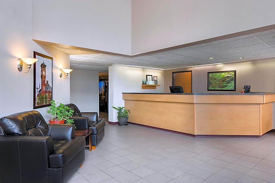 Super 8 by Wyndham Menomonie WI