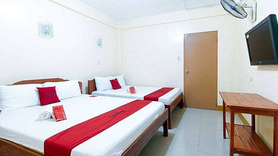 RedDoorz @ Golden Park Inn La Union