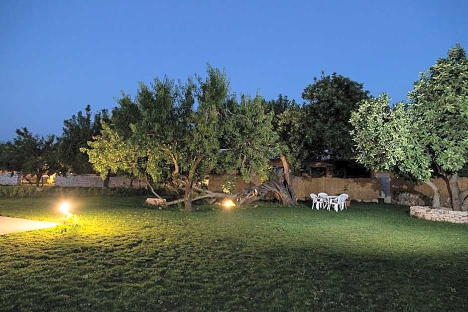 Abbraccio del Carrubo