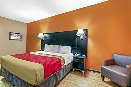 1 King Bed, Nonsmoking, Accessible