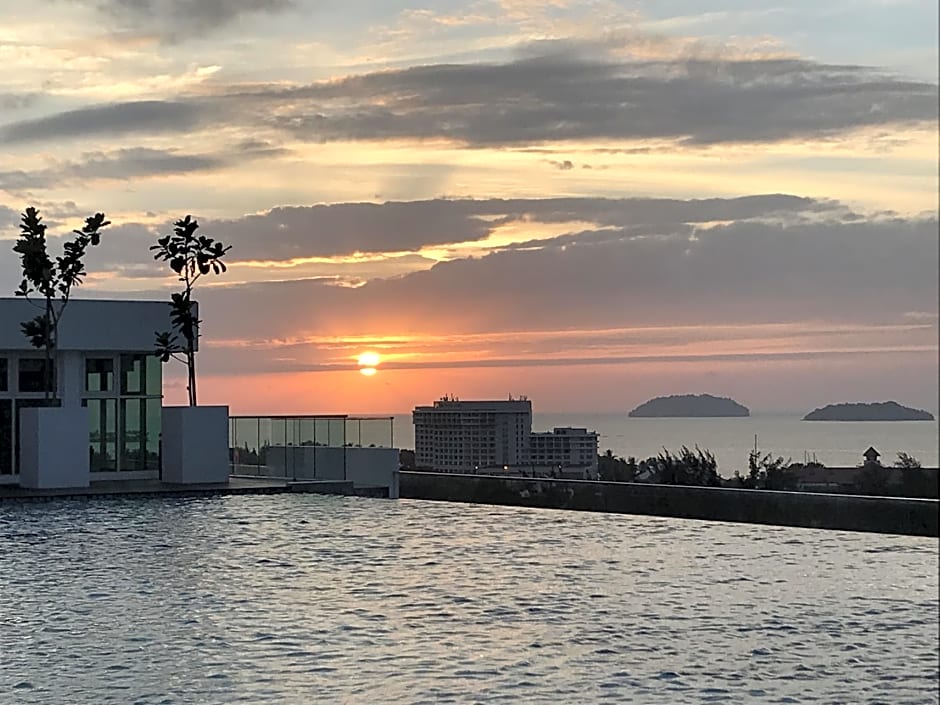 Sunset Seaview Vacation Condos @ Infinity Avenue
