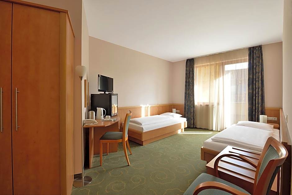 Semiramis Business Hotel
