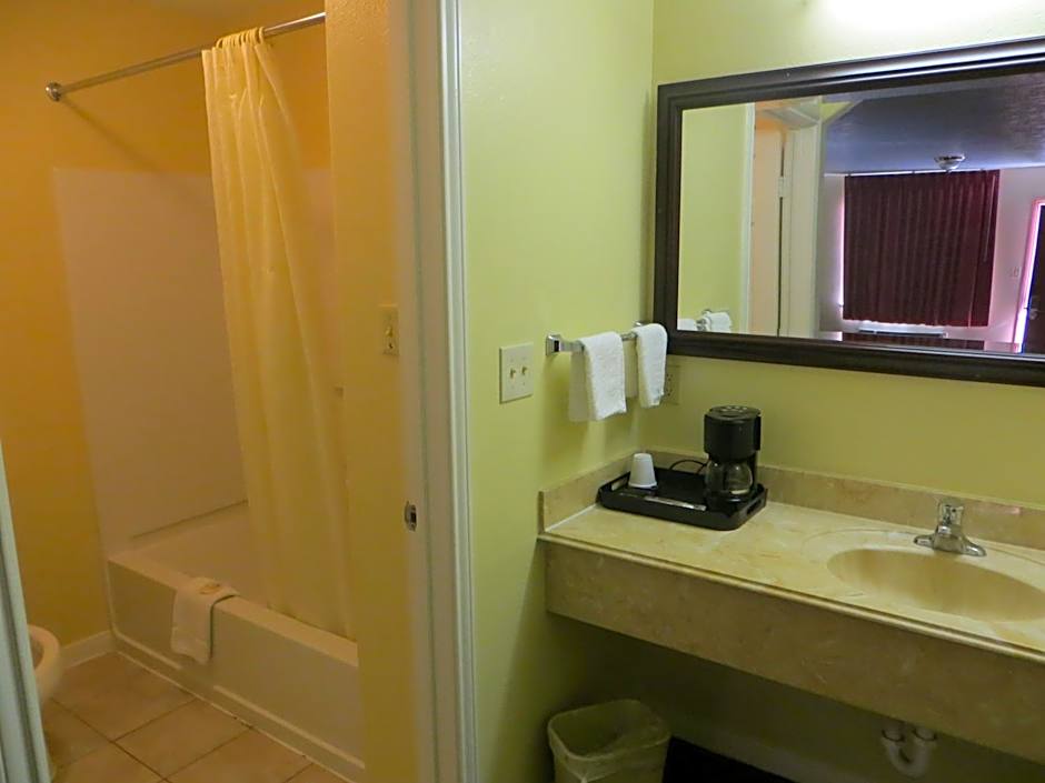 Americas Best Value Inn & Suites Hempstead Prairie View