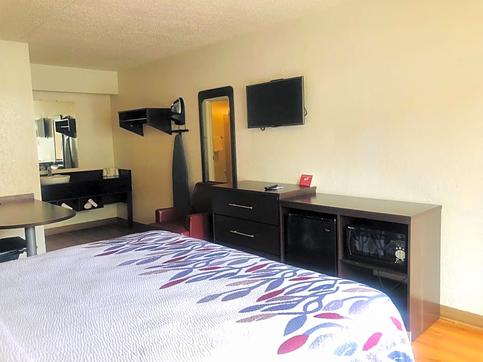 Red Roof Inn Bridgeton – Bridgeton, MO