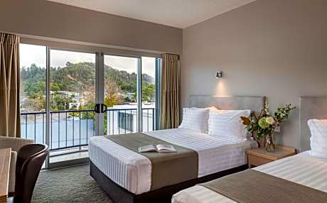 Superior Queen Single Room