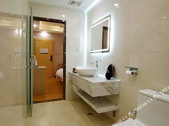 Guangzhou Longjin Hotel (Ximenkou Subway Station, Shangxiajiu Pedestrian Street)