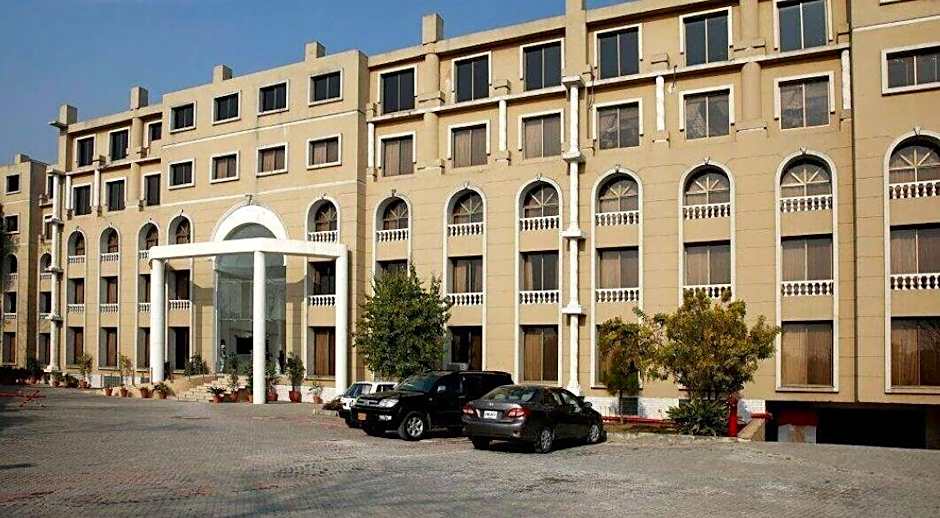 Avari Xpress, Islamabad Expressway