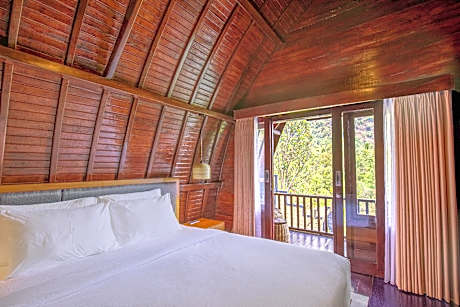 Grand Deluxe Beachfront Room with Bathtub