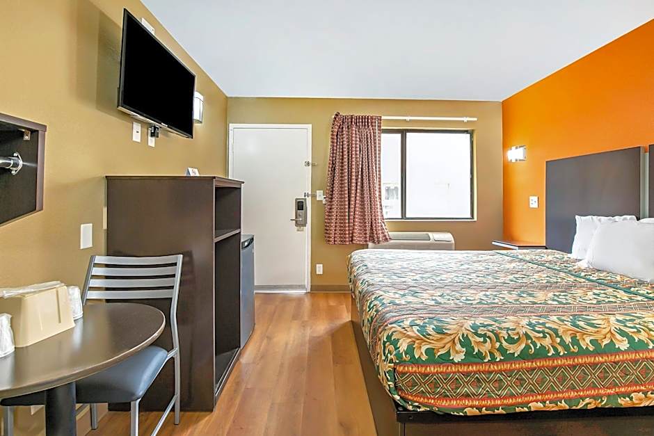 OYO Hotel Lake Charles Hwy 10