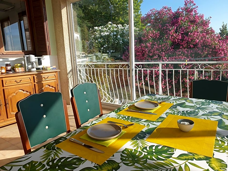 Chambres d'hôte A Caserella, Maison de village rénovée avec vue sur mer