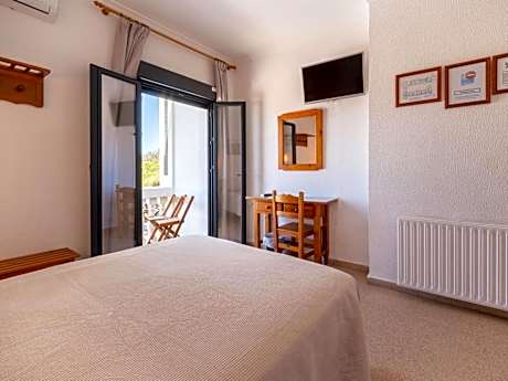 Double room with partial sea view