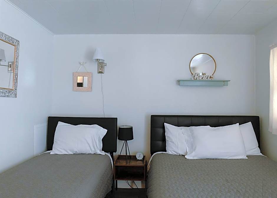 East Side Motel & Cabins