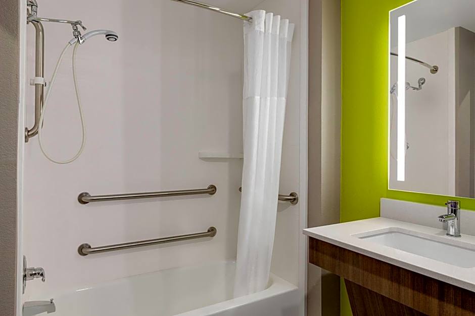 La Quinta Inn & Suites by Wyndham Shawnee