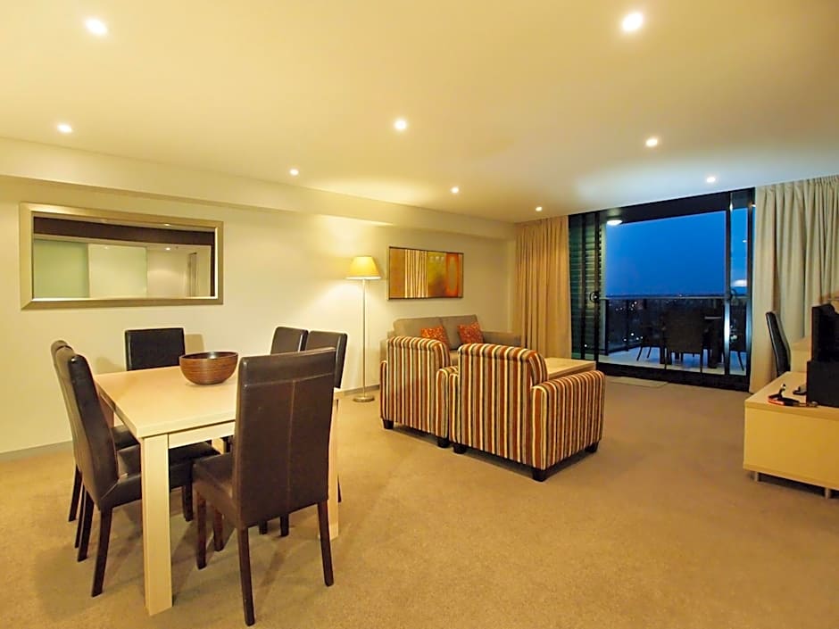 Oaks Adelaide Horizons Suites