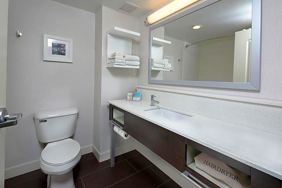 Hampton Inn By Hilton Roxboro