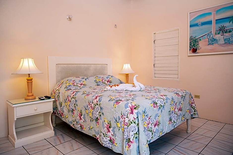 Shields Negril Villas