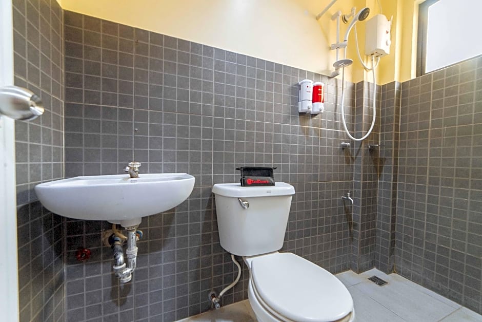 Reddoorz near New Government Center