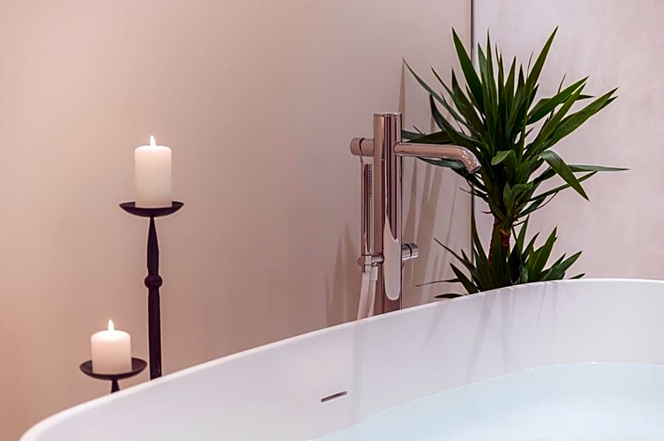 Naxi Suites