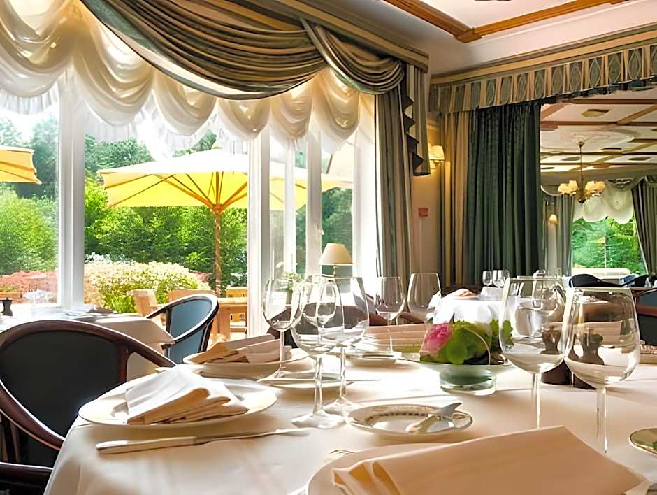 Le Manoir Hotel