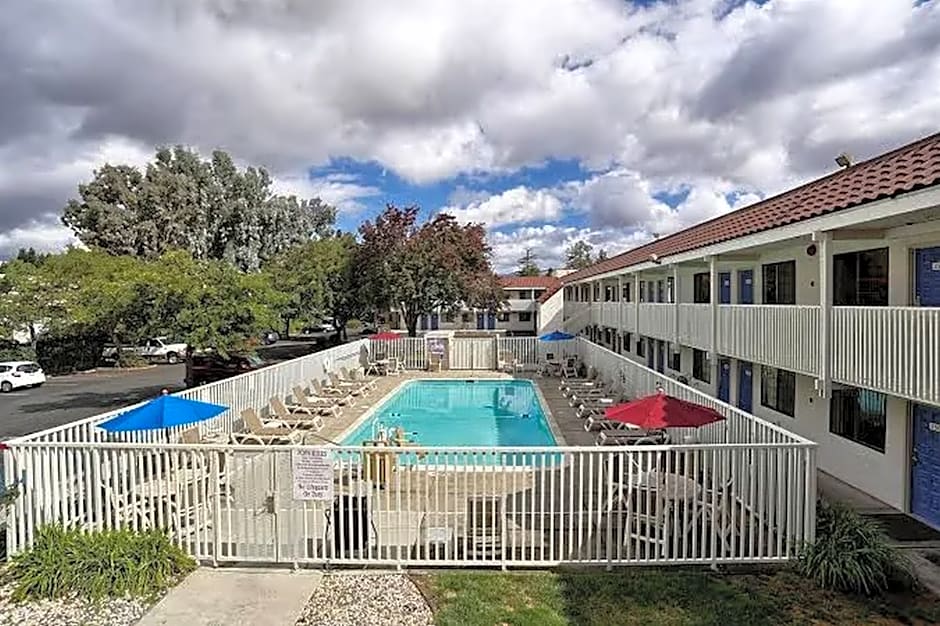 Super 8 by Wyndham Petaluma