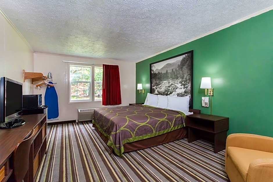 Super 8 By Wyndham Syracuse East