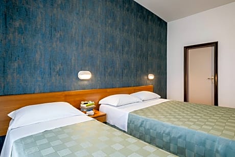 Triple Room with Pool View