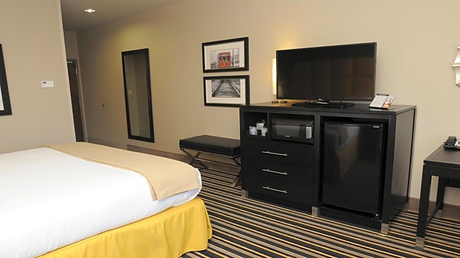 Holiday Inn Express Covington-Madisonville, an IHG Hotel