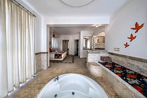 Golden Life Heights Deluxe Suite Hotel - Adult Only