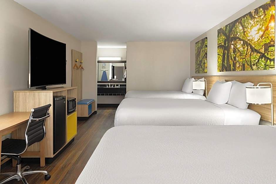 Days Inn & Suites by Wyndham Byram