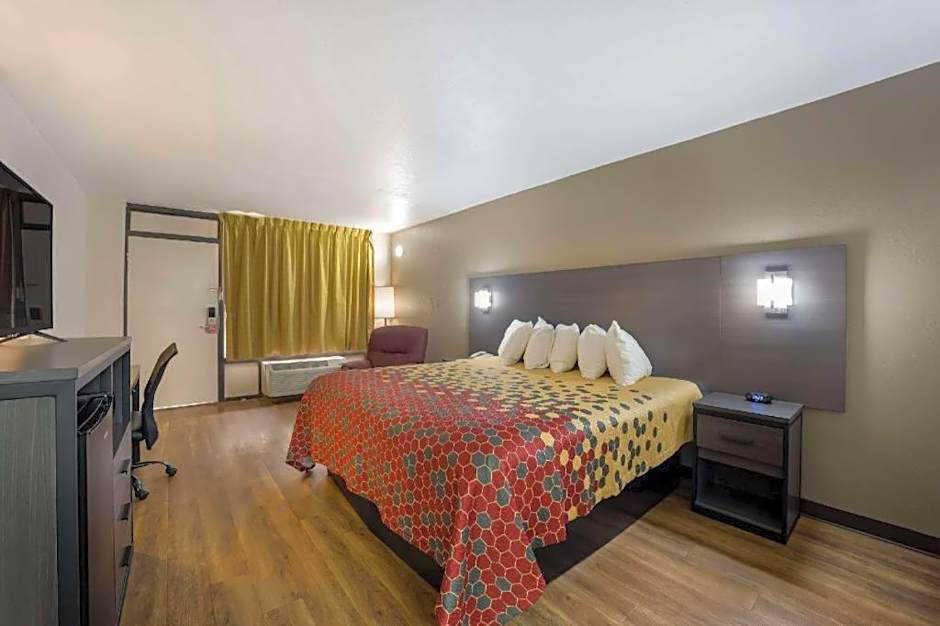 Econo Lodge Live Oak