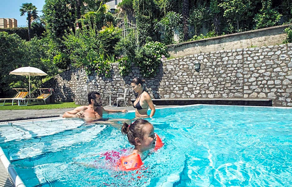 International au Lac Historic Lakeside Hotel