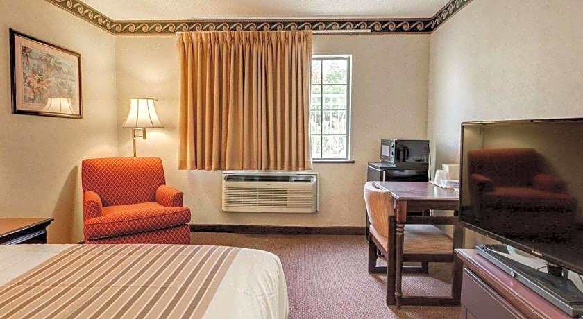 Econo Lodge Inn & Suites El Paso