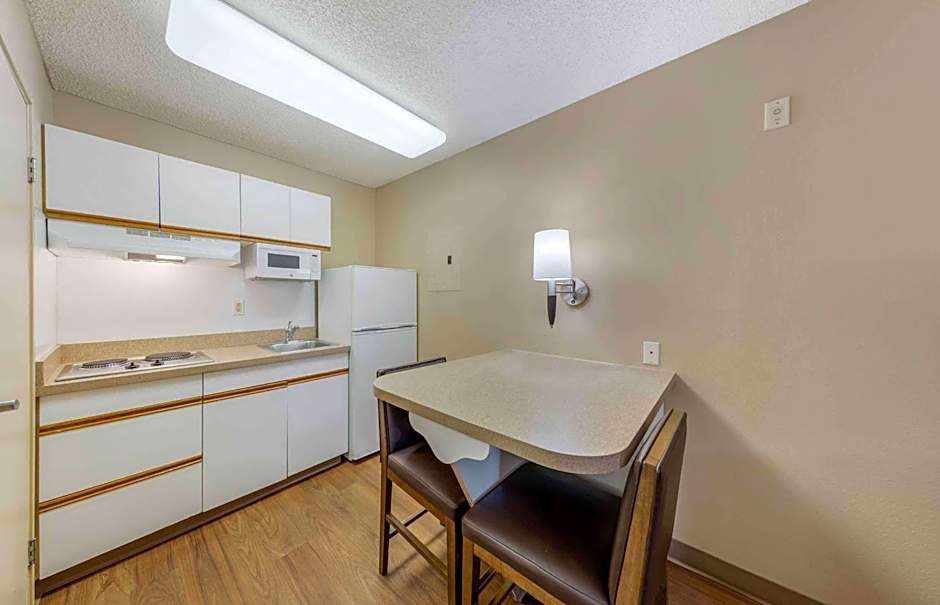Extended Stay America Suites - Los Angeles - LAX Airport - El Segundo