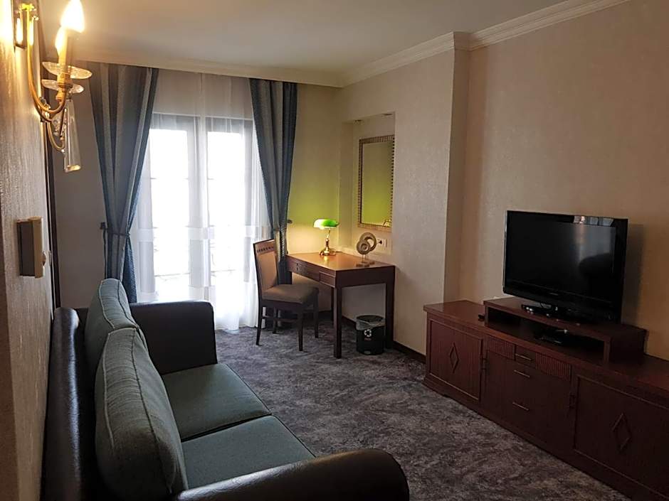 Midas Hotel