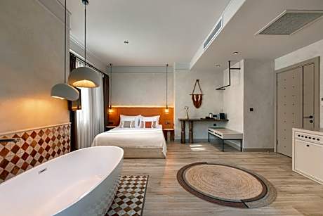 Suite Room with Bathtub