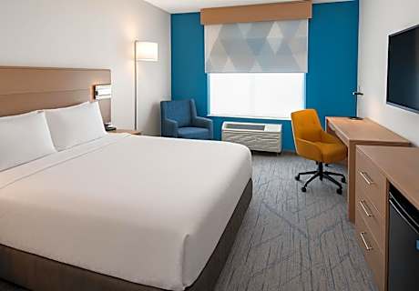 King Room with Roll-In Shower - Disability Access