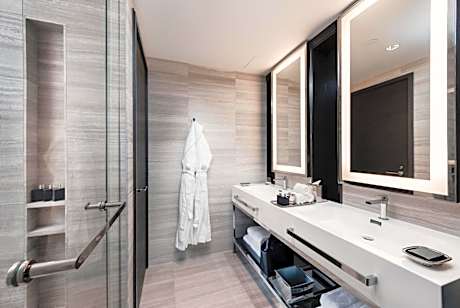 Paradox King Room with Balcony