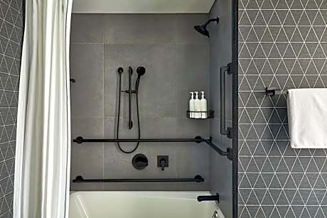 One-Bedroom Suite with Tub - Mobility Accessible