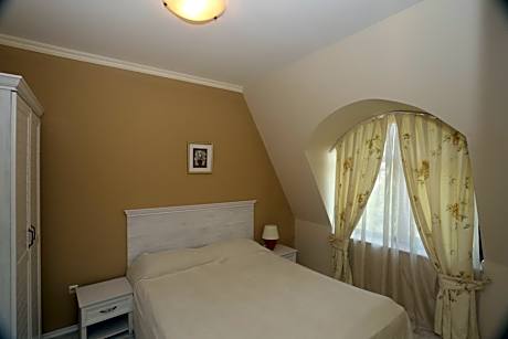 Budget One-Bedroom Apartment