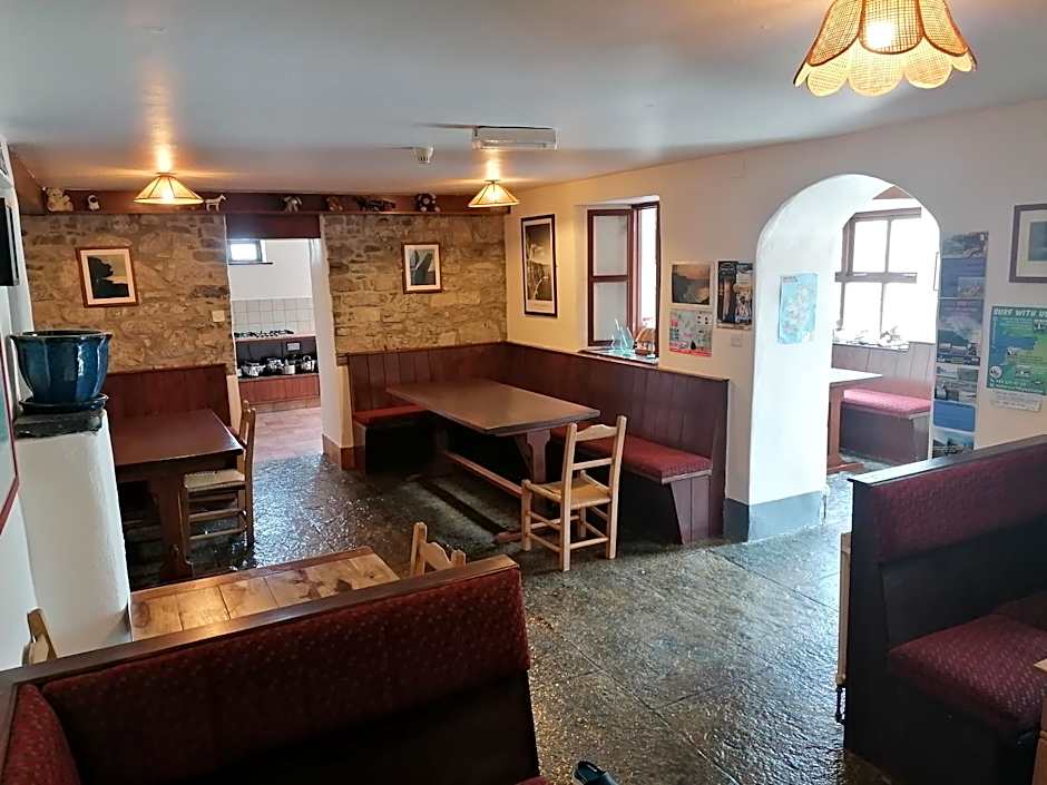 Aille River Tourist Hostel and Campsite Doolin