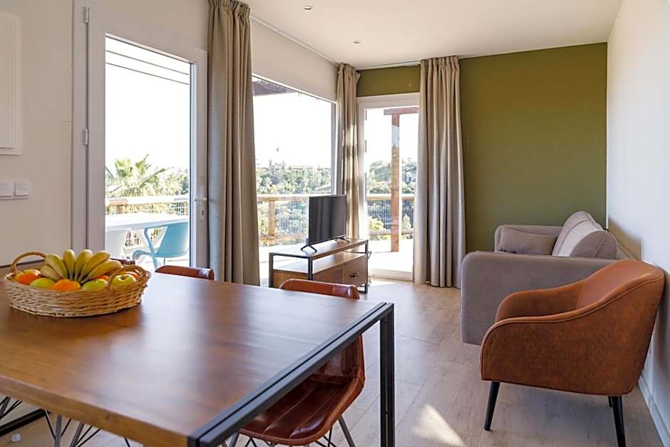 Hotel Selwo Lodge - Animal Park Tickets Included