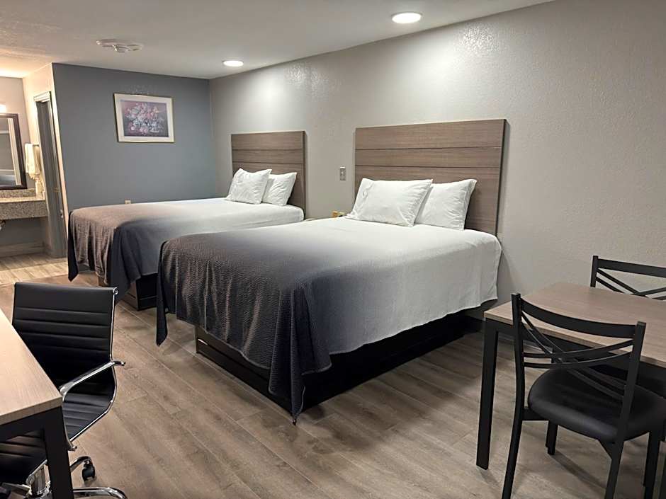 Photo 1 of 6 of 2 Queen Beds, Nonsmoking