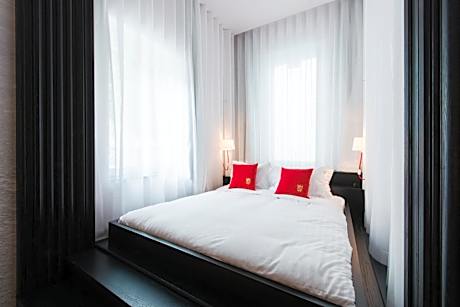 Deluxe Double Room with Pool Side