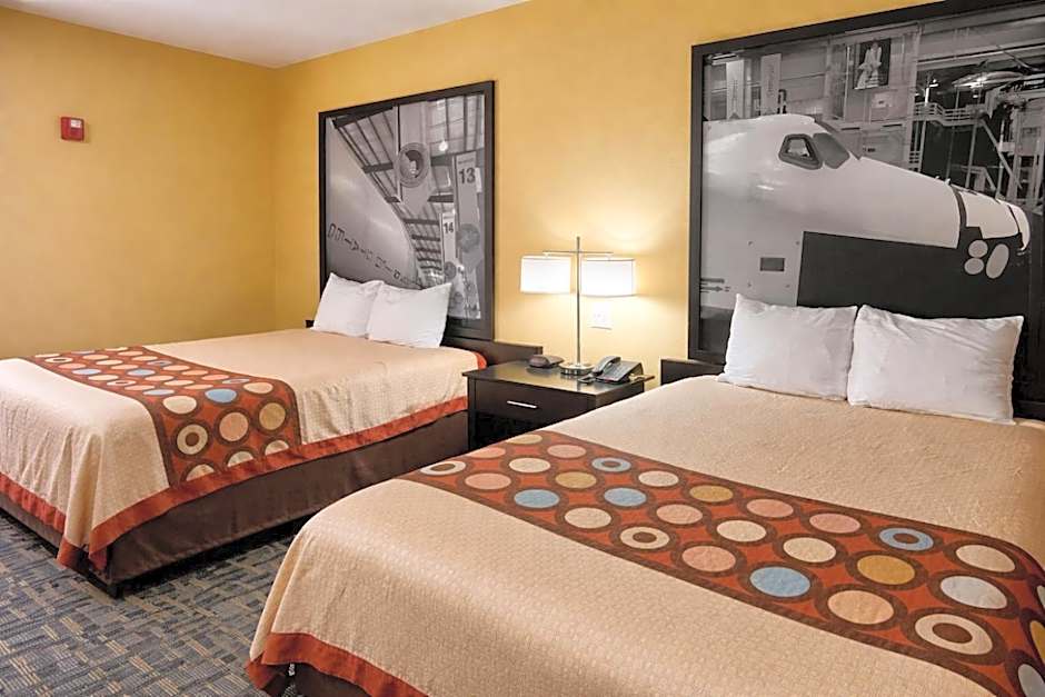 Super 8 by Wyndham Pasadena