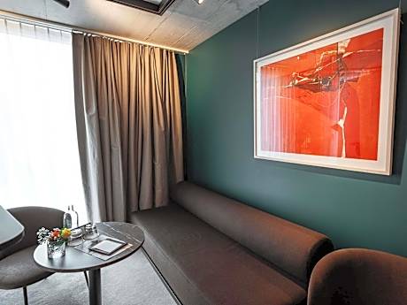 Junior King Suite with Lounge